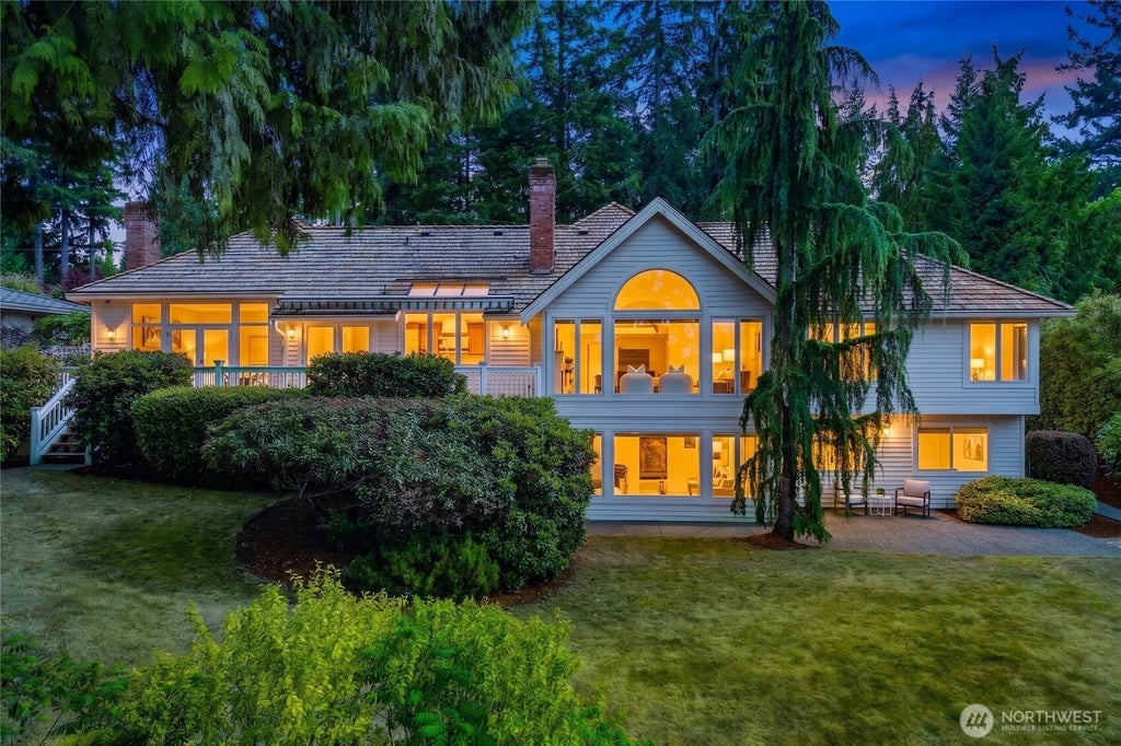Photo of 9416 NE 25th Street, Clyde Hill, WA 98004 (MLS # 2556860)