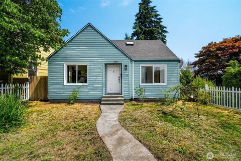 Photo of 116 M Street NE, Auburn, WA 98002 (MLS # 2558456)