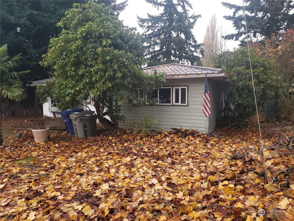 Photo of 2308 NE 27th Street, Renton, WA 98056 (MLS # 2288779)