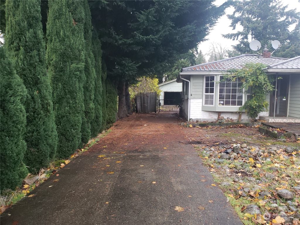 Photo of 2308 NE 27th Street, Renton, WA 98056 (MLS # 2288779)