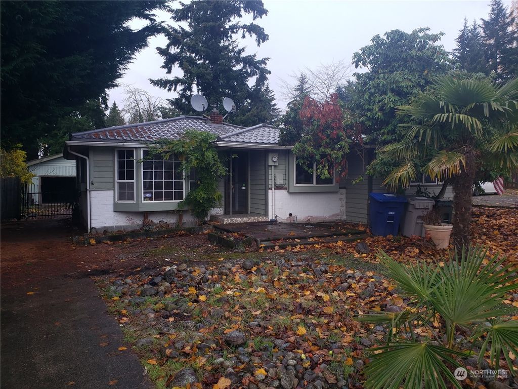 Photo of 2308 NE 27th Street, Renton, WA 98056 (MLS # 2288779)