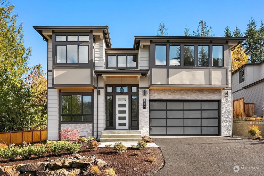 Photo of 1043 NW Inneswood Drive, Issaquah, WA 98027 (MLS # 2178475)