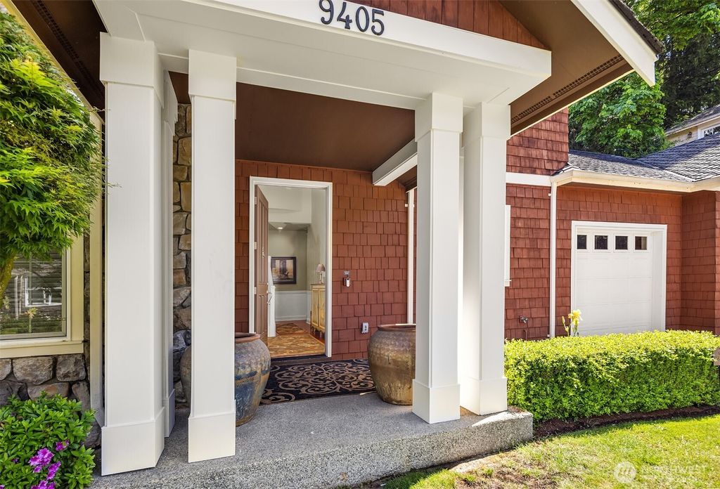 Photo of 9405 SE 33rd Street, Mercer Island, WA 98040 (MLS # 2375132)
