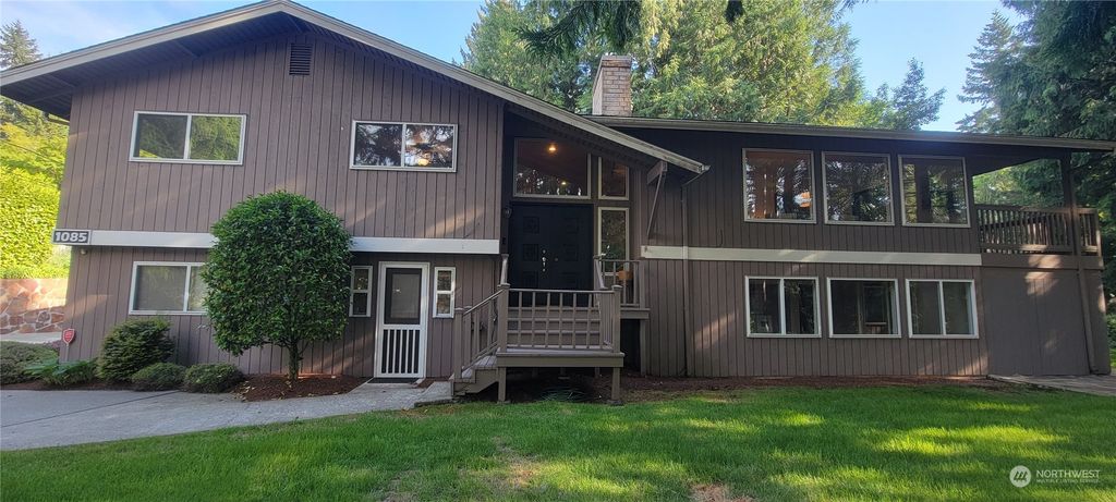 Photo of 1085 SW Mt Pilchuck Place, Issaquah, WA 98027 (MLS # 2052367)