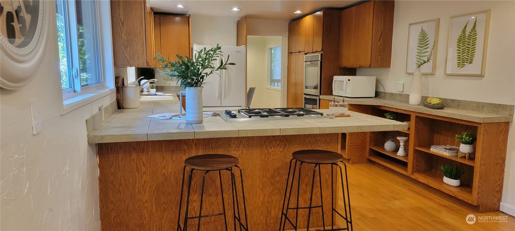 Photo of 1085 SW Mt Pilchuck Place, Issaquah, WA 98027 (MLS # 2052367)