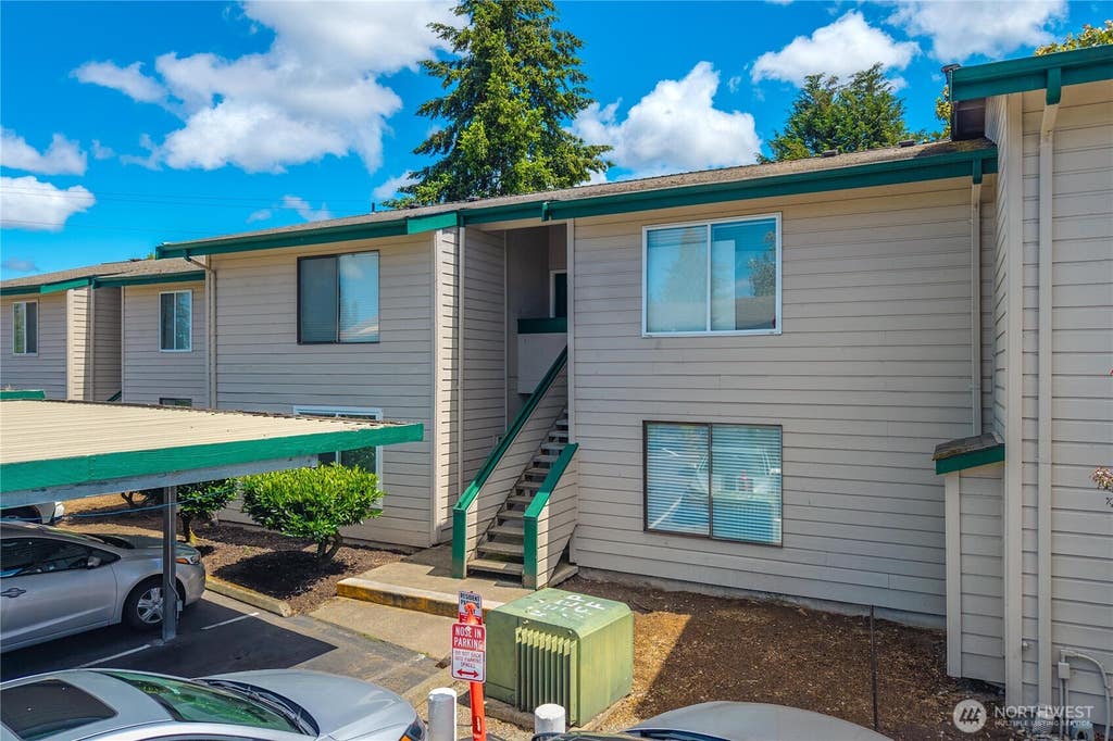 Photo of 1120 8th Street NE #5, Auburn, WA 98002 (MLS # 2536827)
