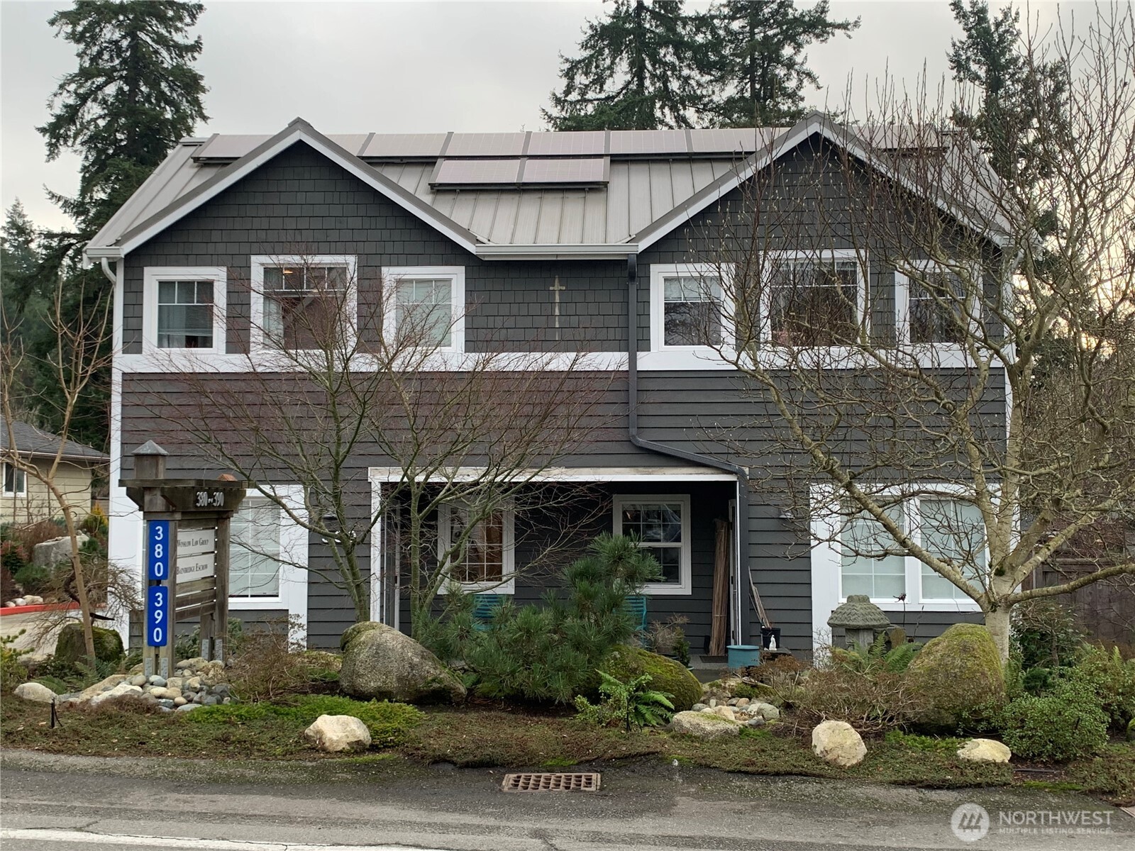 348 Ericksen Avenue NE