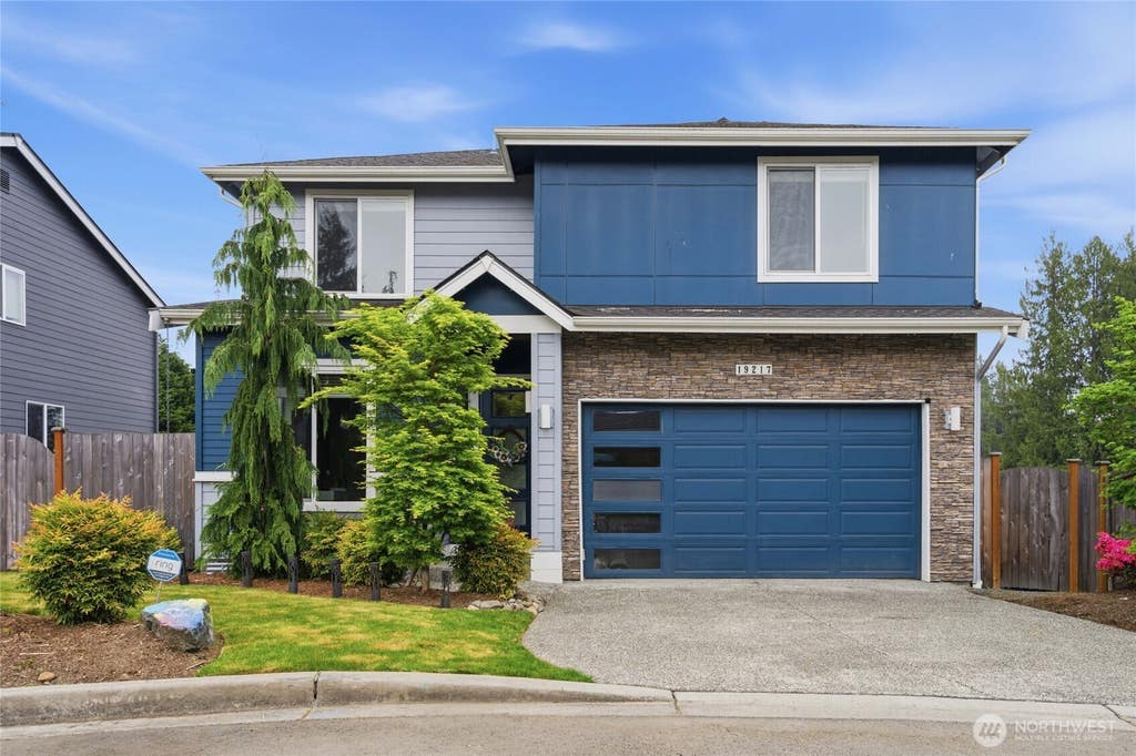 Photo of 19217 8th Avenue W, Lynnwood, WA 98036 (MLS # 2563013)
