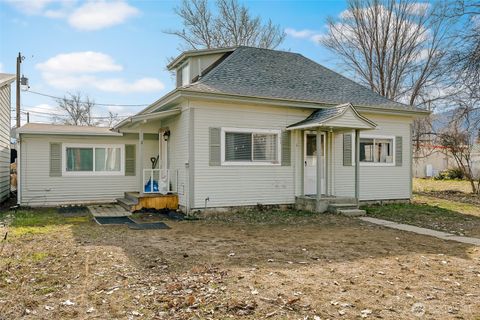 Photo of 110 E Pleasant Avenue #1 & 2, Cashmere, WA 98815 (MLS # 2487190)