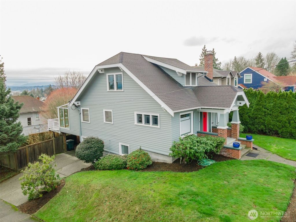 Photo of 3801 Federal Avenue, Everett, WA 98201 (MLS # 2463462)