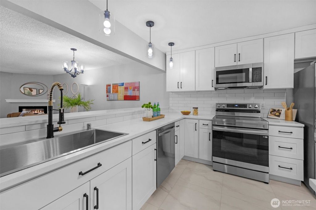 Photo of 13680 NE 69th Street #635, Redmond, WA 98052 (MLS # 2506134)