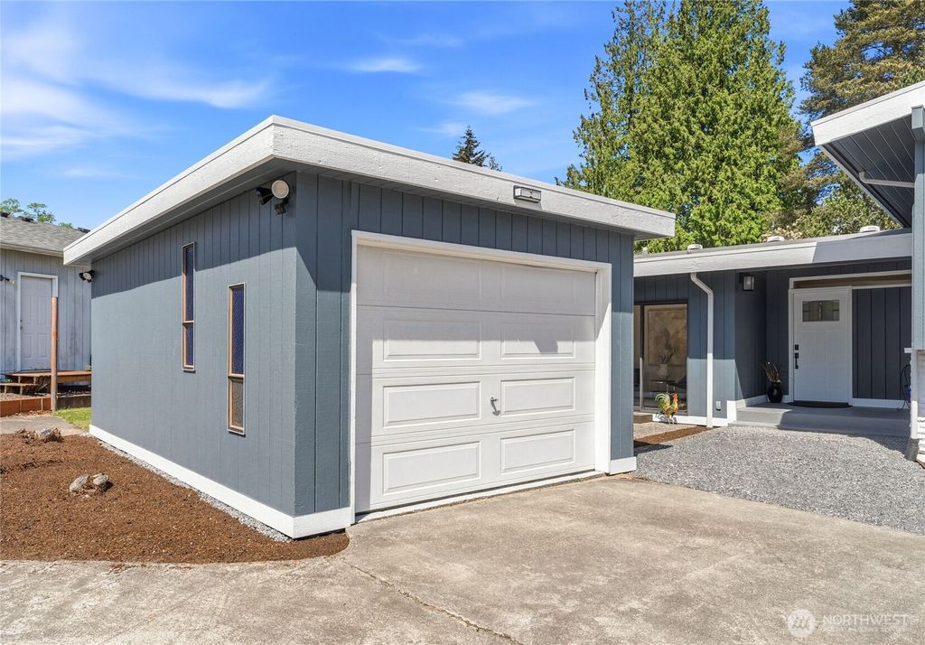 Photo of 8613 4th Place SE, Everett, WA 98208 (MLS # 2526294)