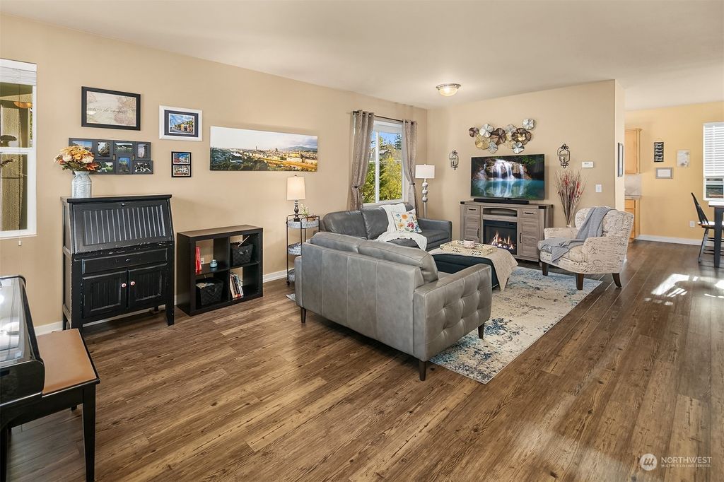 Photo of 2525 NE Northstar Lane, Issaquah, WA 98029 (MLS # 2063287)