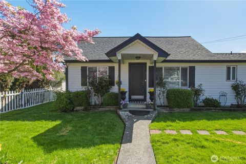 Photo of 322 Milwaukee Boulevard S, Algona, WA 98001 (MLS # 2513210)