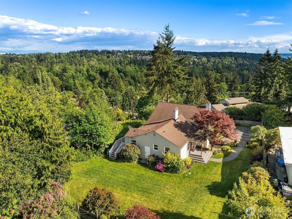 Photo of 16625 10th Avenue SW, Burien, WA 98166 (MLS # 2375647)