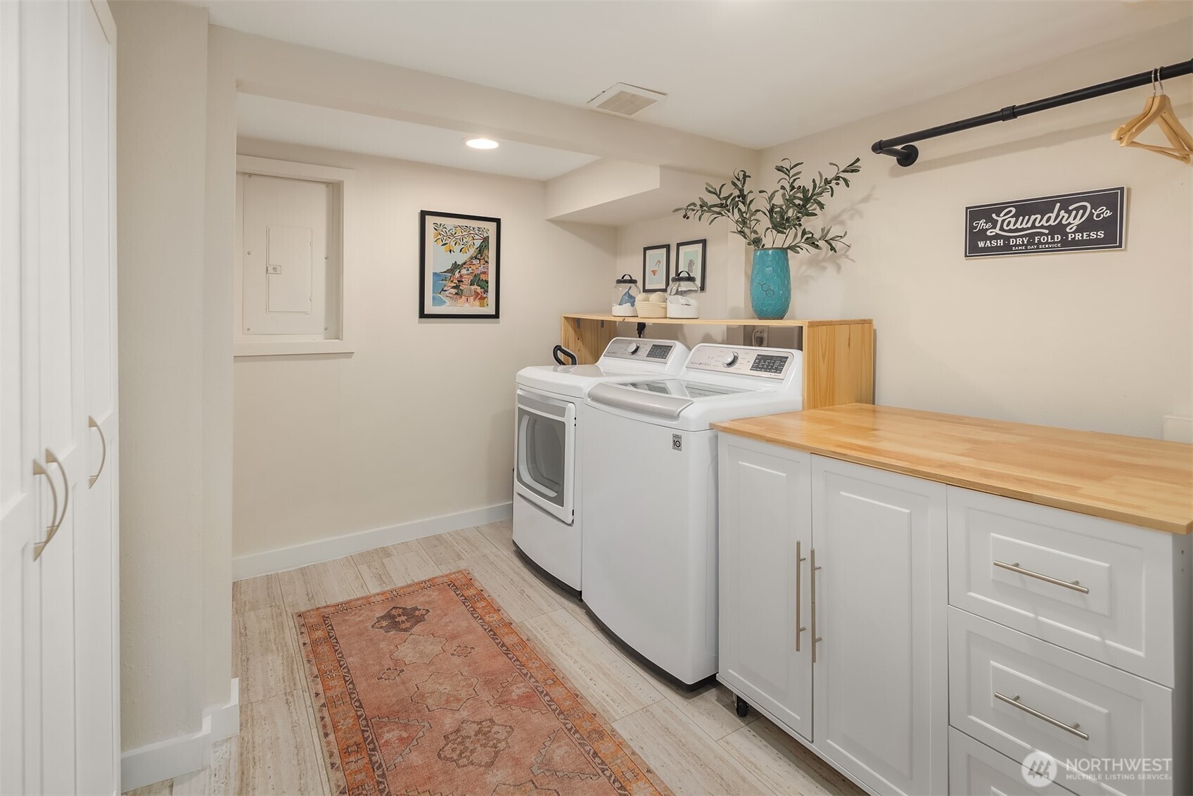 Burien, Washington 98166, United States, 4 Bedrooms Bedrooms, ,3 BathroomsBathrooms,Residential,Pending,129647