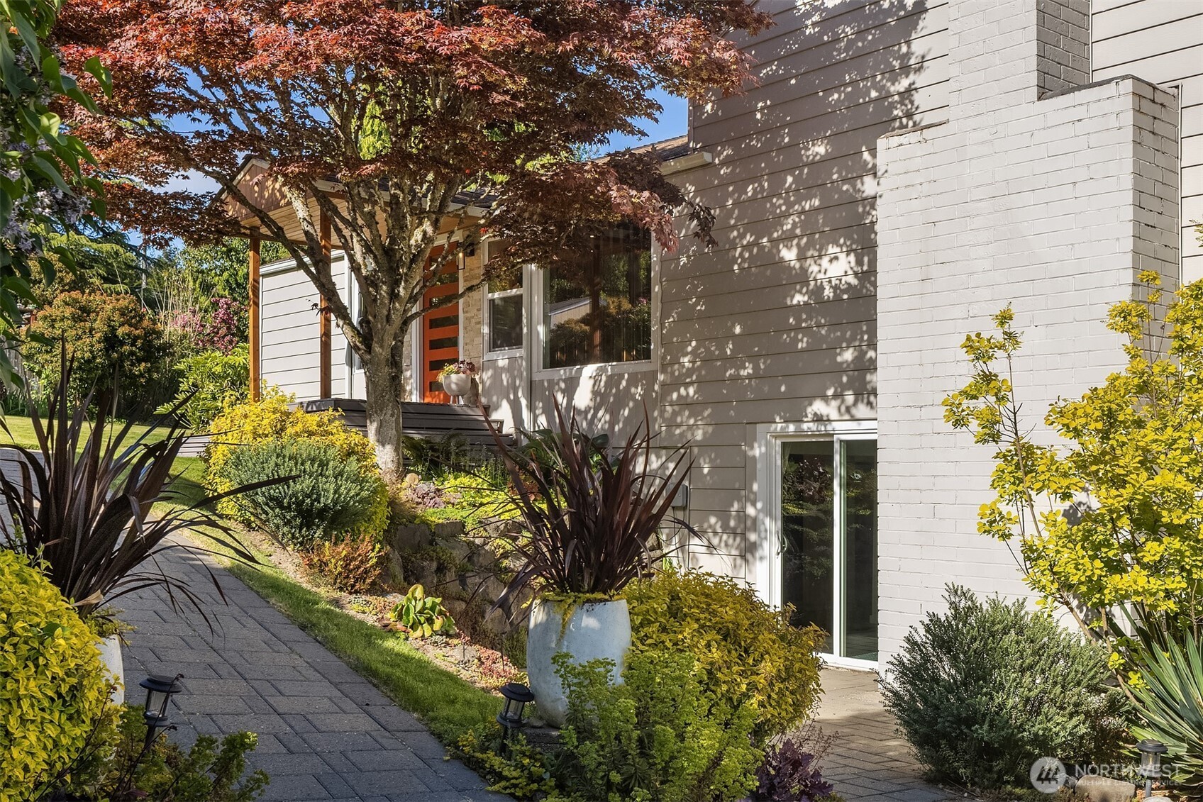 Burien, Washington 98166, United States, 4 Bedrooms Bedrooms, ,3 BathroomsBathrooms,Residential,Pending,129647