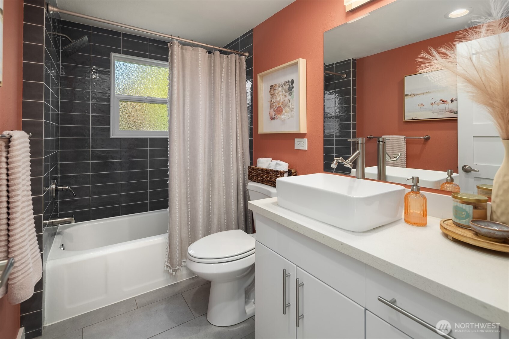 Burien, Washington 98166, United States, 4 Bedrooms Bedrooms, ,3 BathroomsBathrooms,Residential,Pending,129647