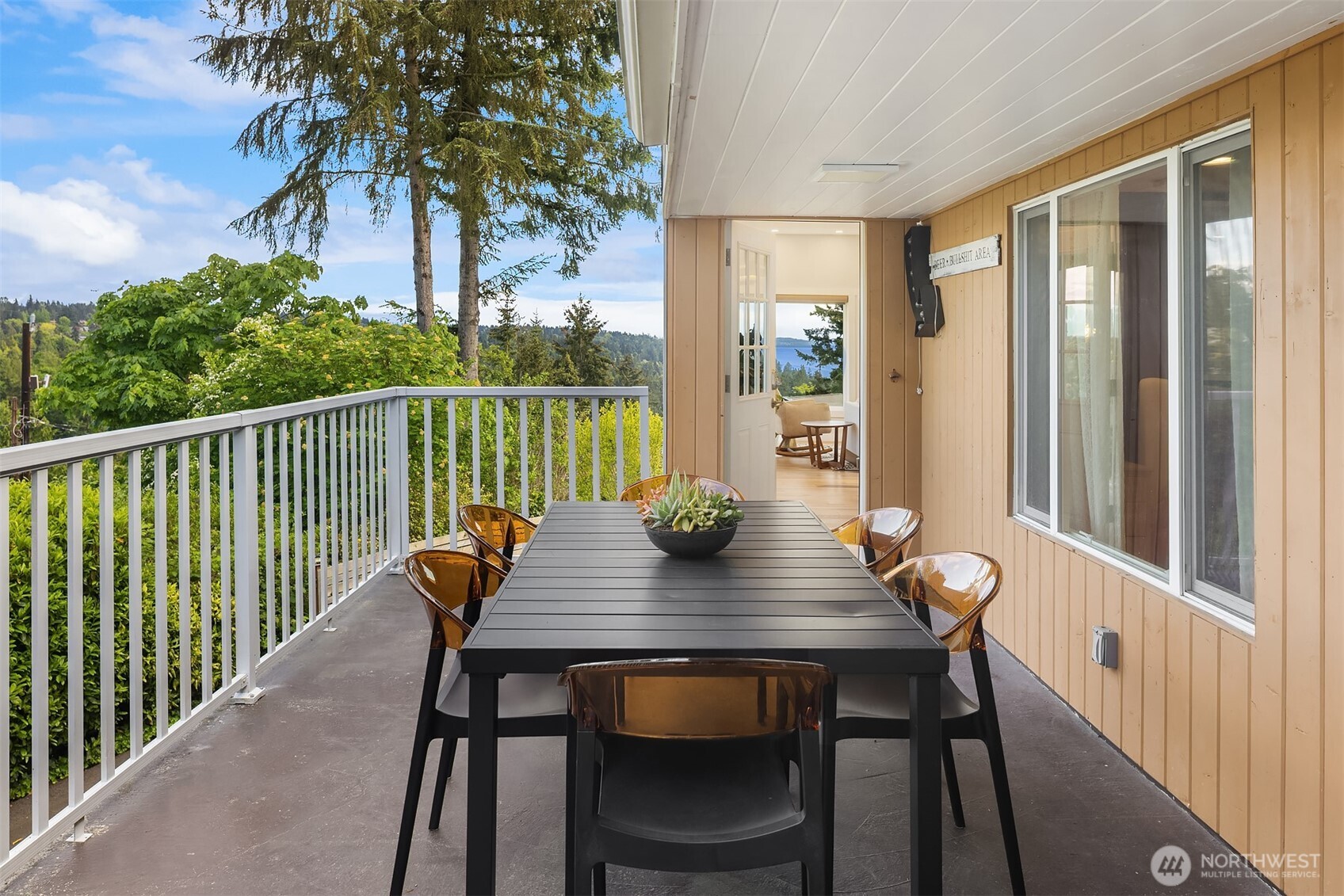 Burien, Washington 98166, United States, 4 Bedrooms Bedrooms, ,3 BathroomsBathrooms,Residential,Pending,129647