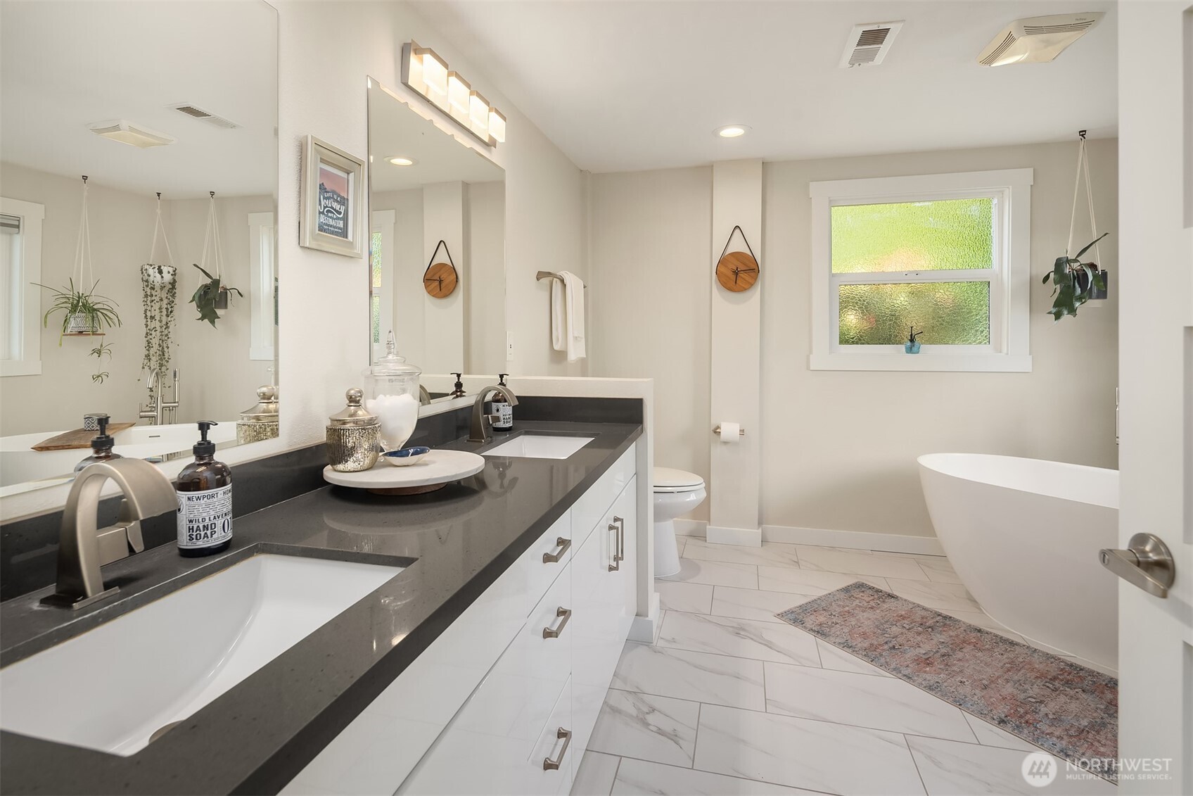 Burien, Washington 98166, United States, 4 Bedrooms Bedrooms, ,3 BathroomsBathrooms,Residential,Pending,129647