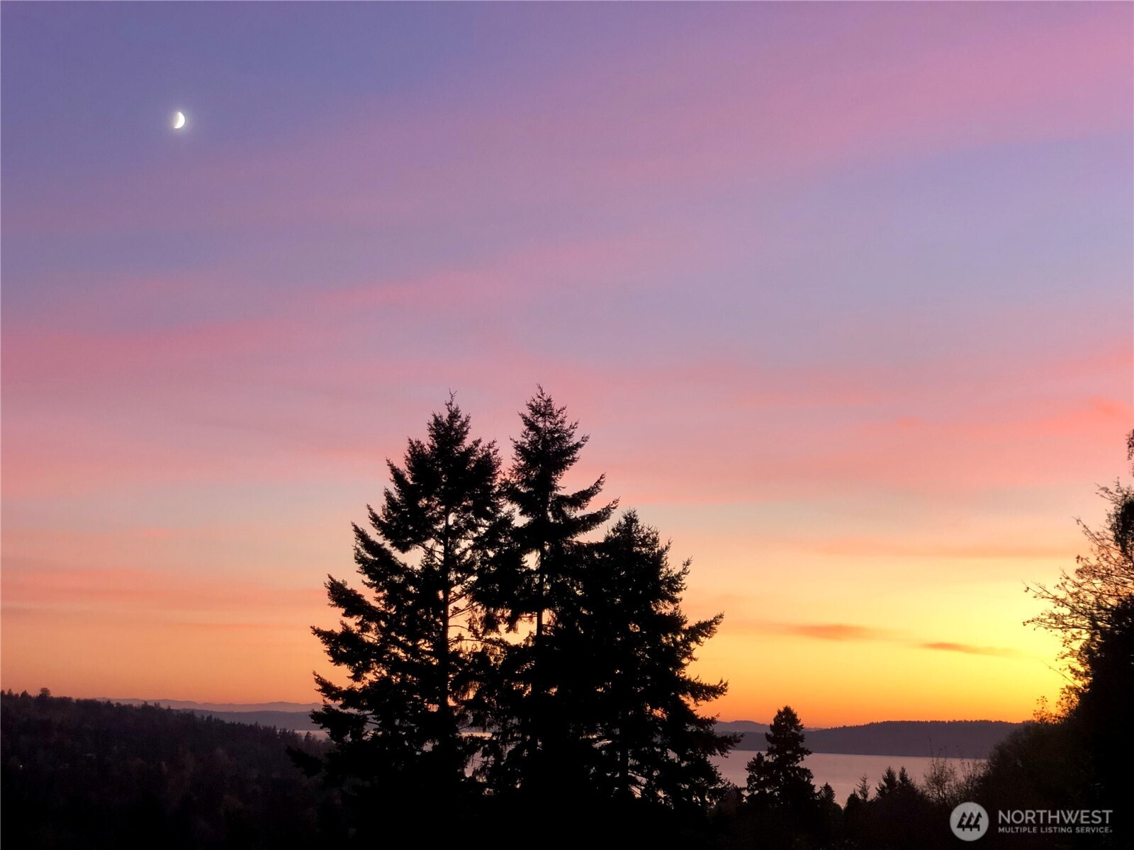 Burien, Washington 98166, United States, 4 Bedrooms Bedrooms, ,3 BathroomsBathrooms,Residential,Pending,129647