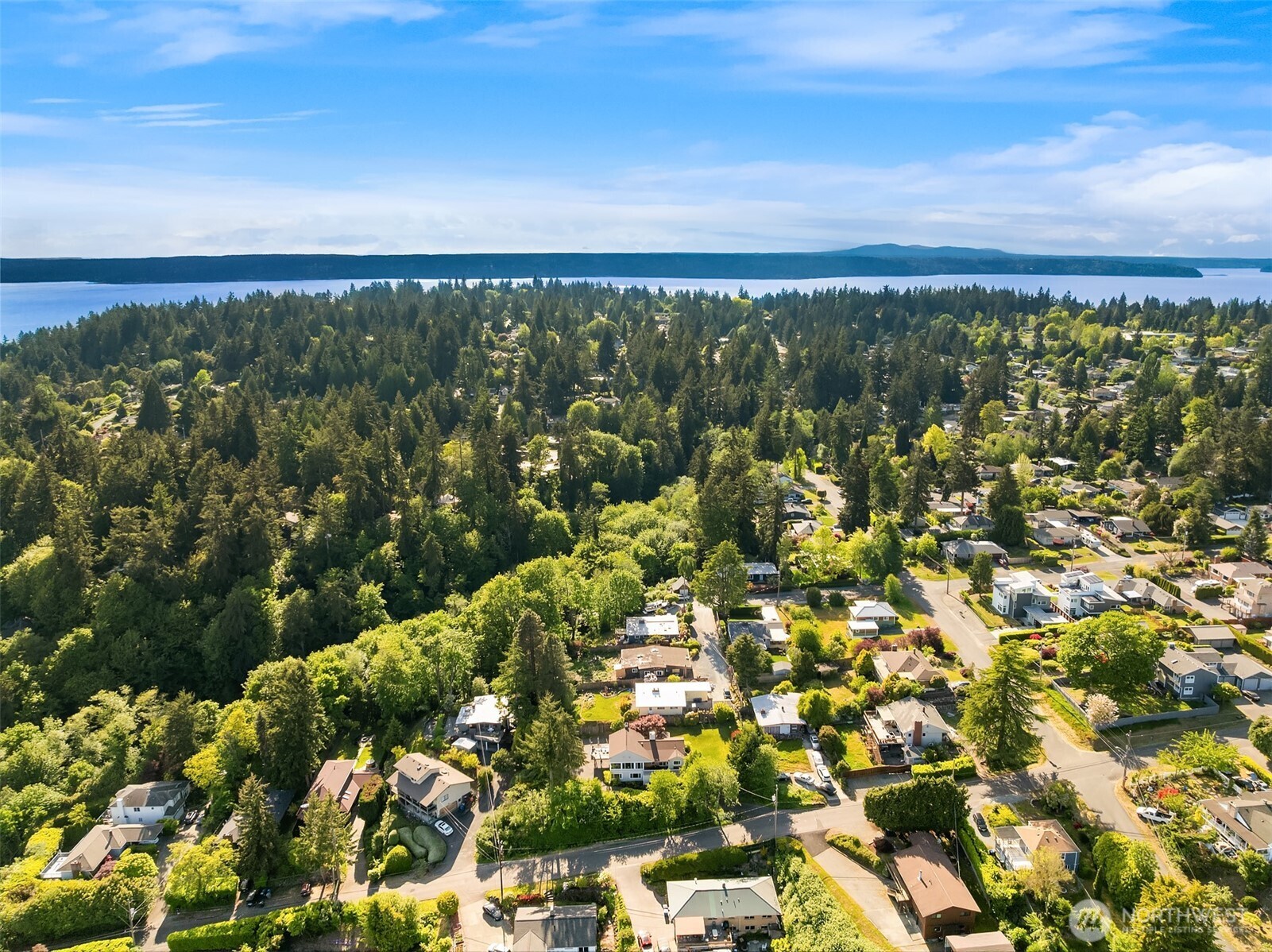 Burien, Washington 98166, United States, 4 Bedrooms Bedrooms, ,3 BathroomsBathrooms,Residential,Pending,129647