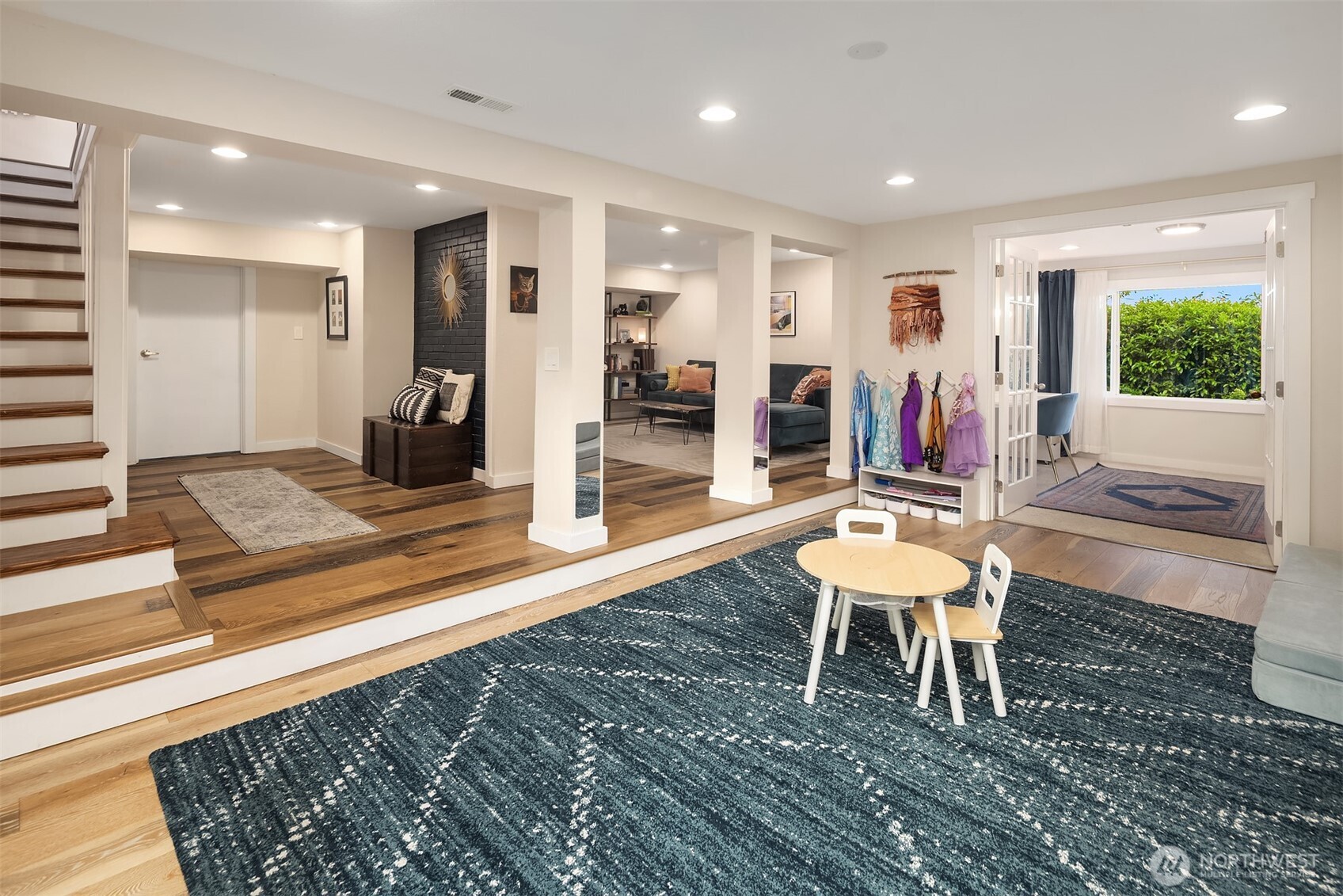 Burien, Washington 98166, United States, 4 Bedrooms Bedrooms, ,3 BathroomsBathrooms,Residential,Pending,129647