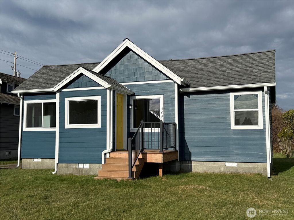 Photo of 106 6th Street NW, Long Beach, WA 98631 (MLS # 2472422)