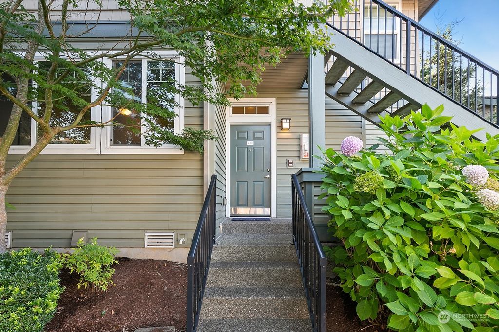 Photo of 1500 S 18th Street #M102, Renton, WA 98055 (MLS # 2000574)