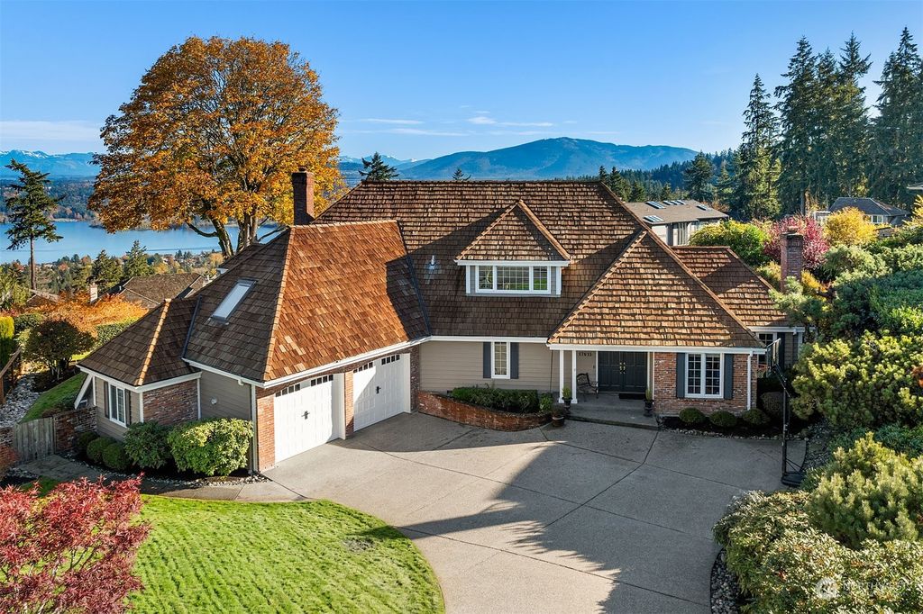 Photo of 17615 SE 46th Place, Bellevue, WA 98006 (MLS # 2311290)