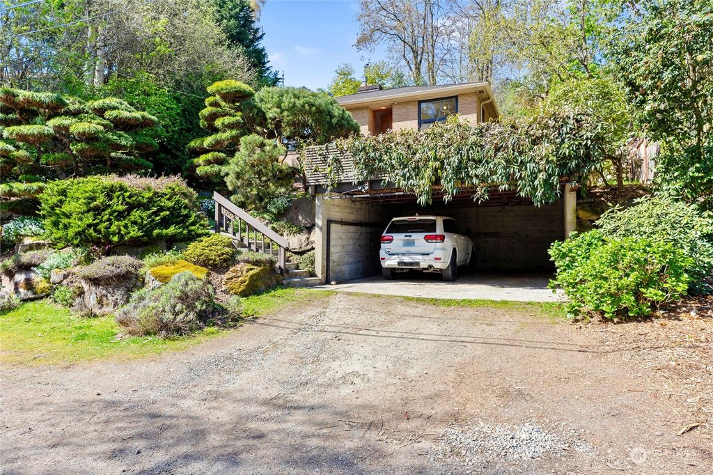 Photo of 11903 Lakeside Avenue NE, Seattle, WA 98125 (MLS # 2195125)