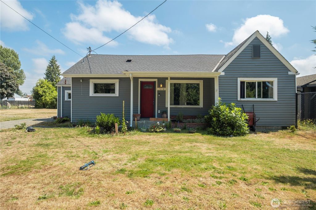 Photo of 1016 Ash Avenue, Marysville, WA 98270 (MLS # 2410997)