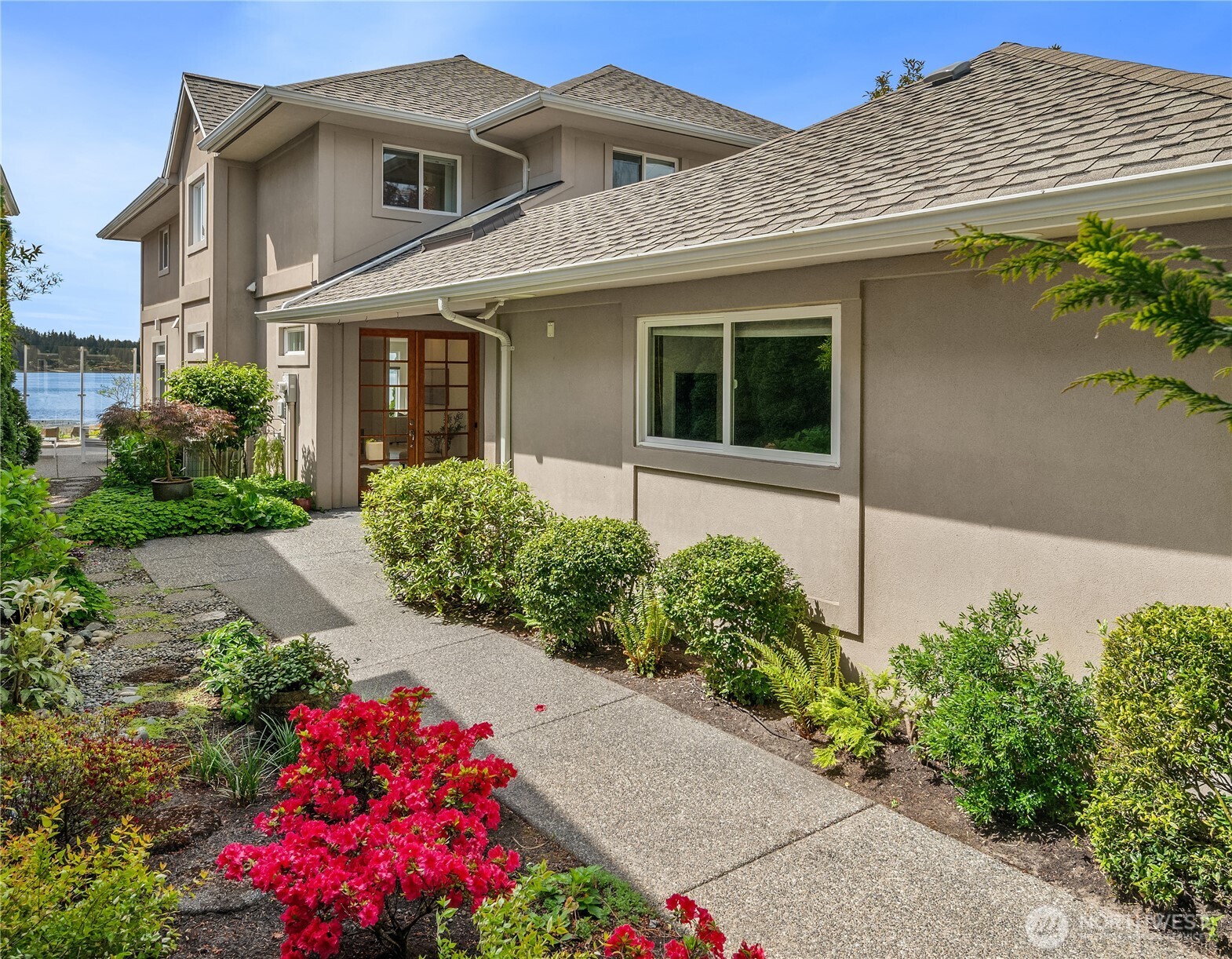 4582 Point White Drive Drive NE
