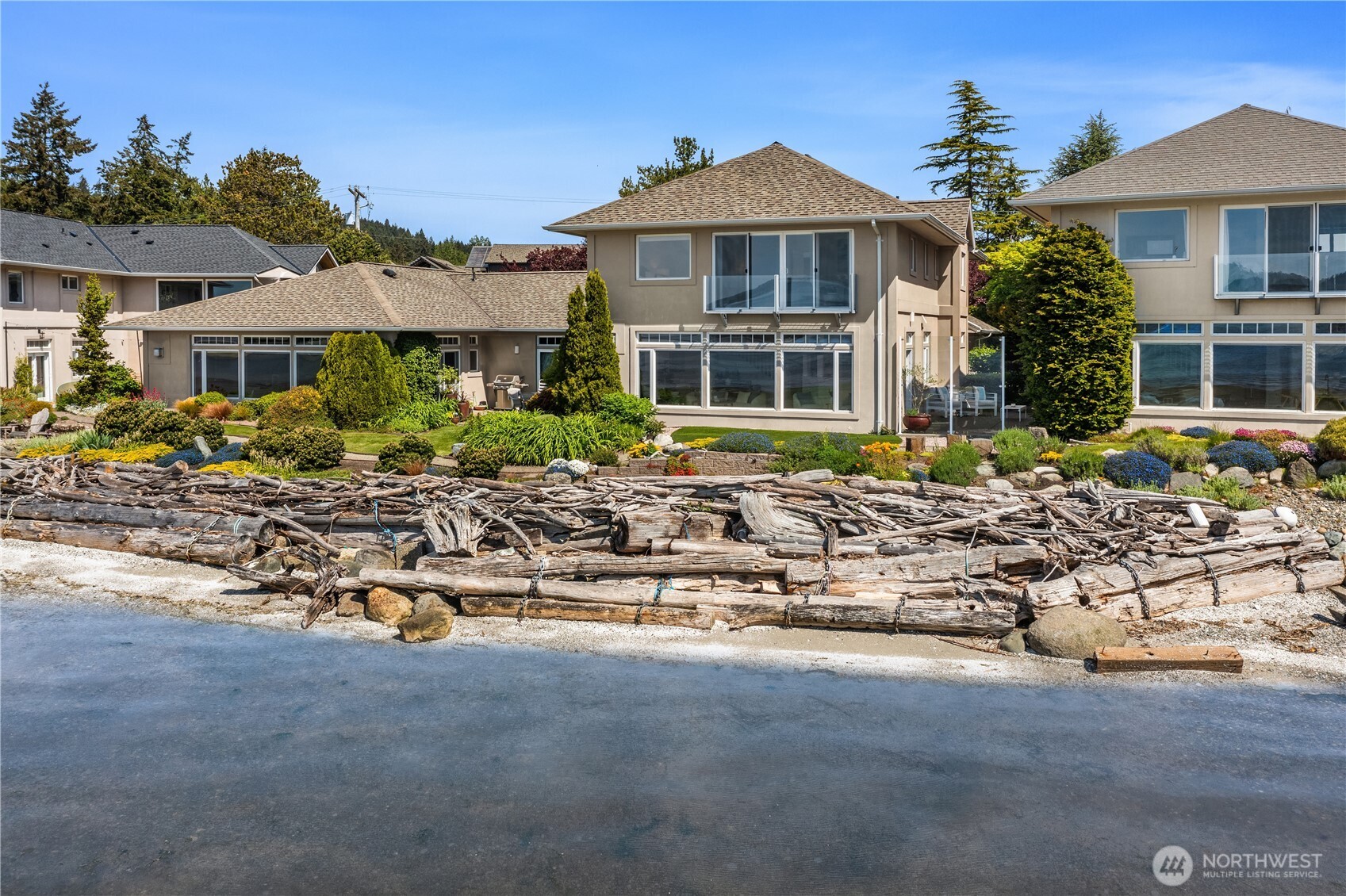4582 Point White Drive Drive NE