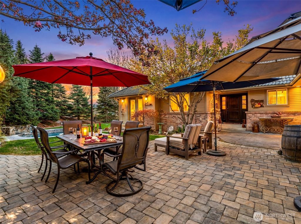 Photo of 810 Briarwood Drive, East Wenatchee, WA 98802 (MLS # 2503017)