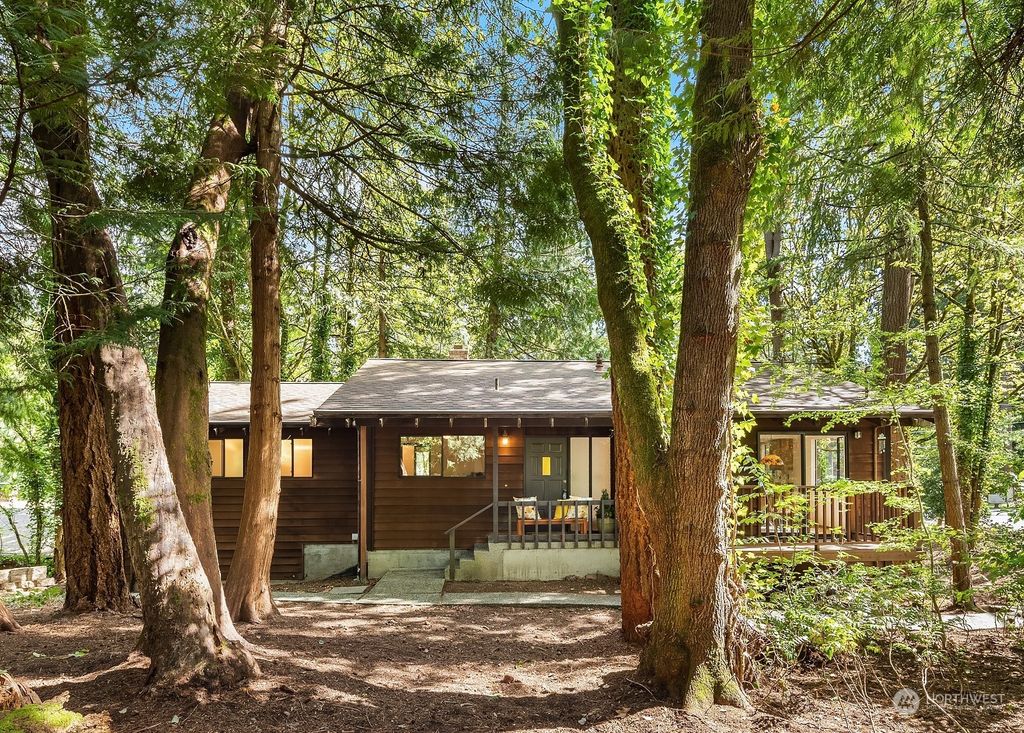 Photo of 12844 Holiday Drive NE, Kirkland, WA 98034 (MLS # 2066310)