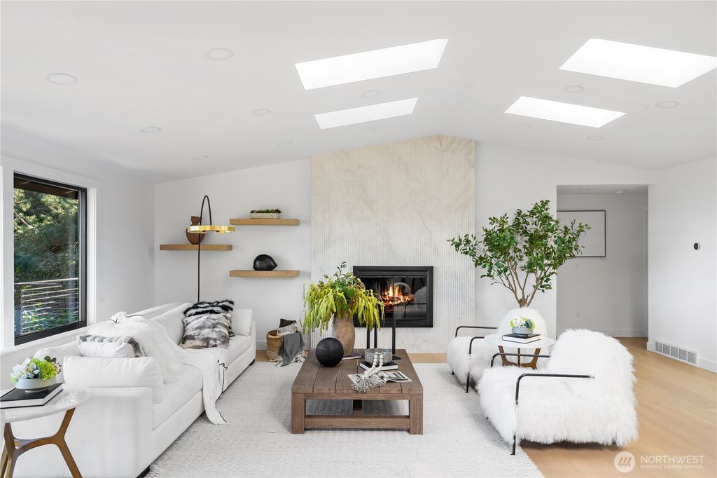 Photo of 5019 157th Ave Ave SE, Bellevue, WA 98006 (MLS # 2492247)