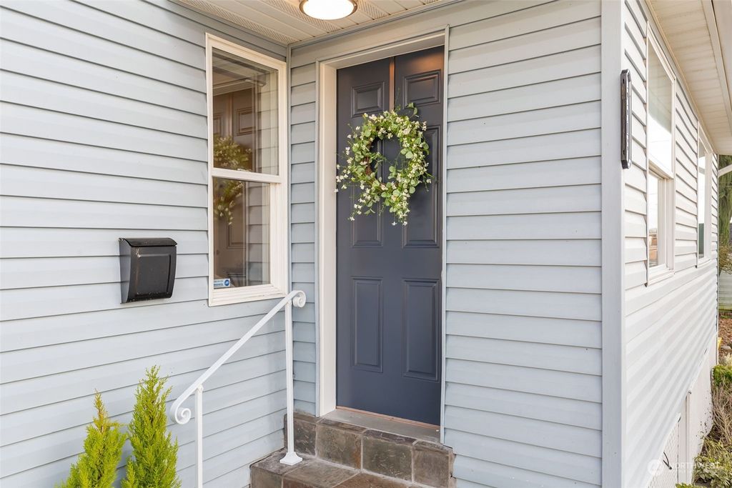 Photo of 5518 37th Avenue S, Seattle, WA 98118 (MLS # 2189763)