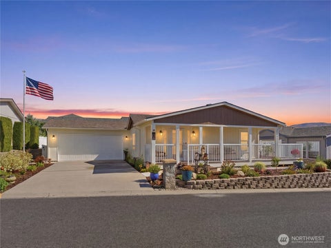 Photo of 1824 Heritage Drive, Wenatchee, WA 98801 (MLS # 2538397)