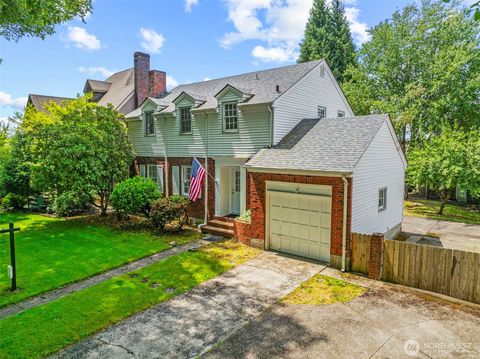Photo of 2809 Nichols Boulevard, Longview, WA 98632 (MLS # 2522726)