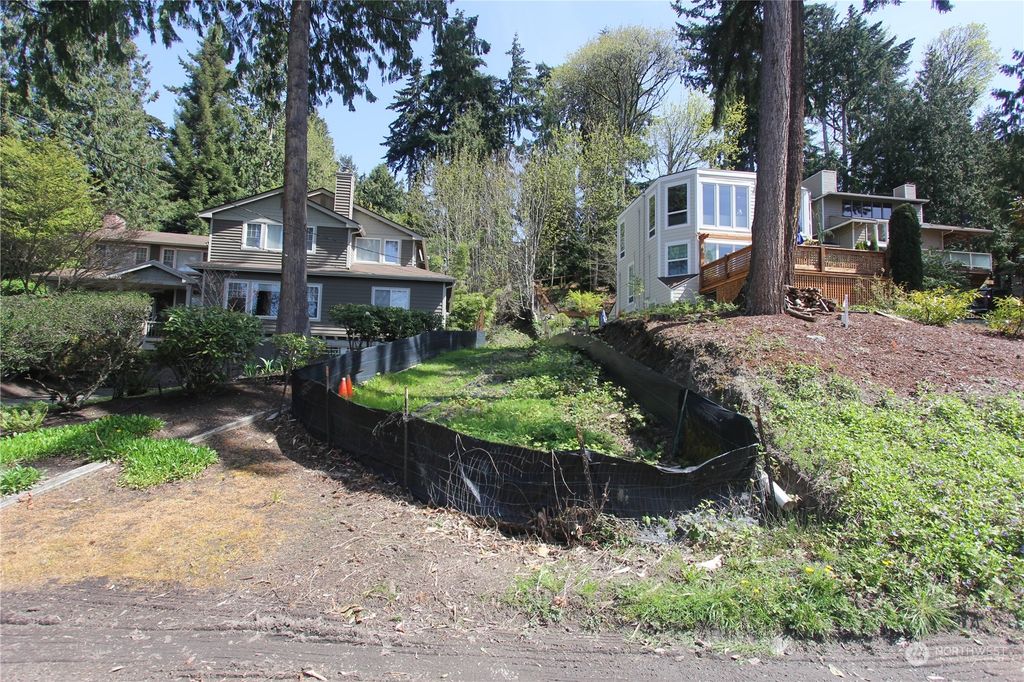 Photo of 5818 W Mercer Way, Mercer Island, WA 98040 (MLS # 2240254)
