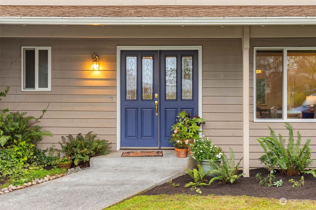 Photo of 8835 SE 36th Street, Mercer Island, WA 98040 (MLS # 2182244)