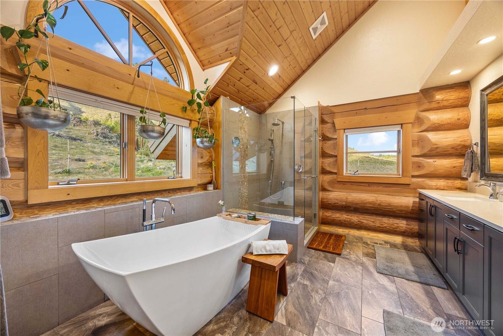 Manson, Washington, 98831, United States, 5 Bedrooms Bedrooms, ,7 BathroomsBathrooms,Residential,Active,2034662