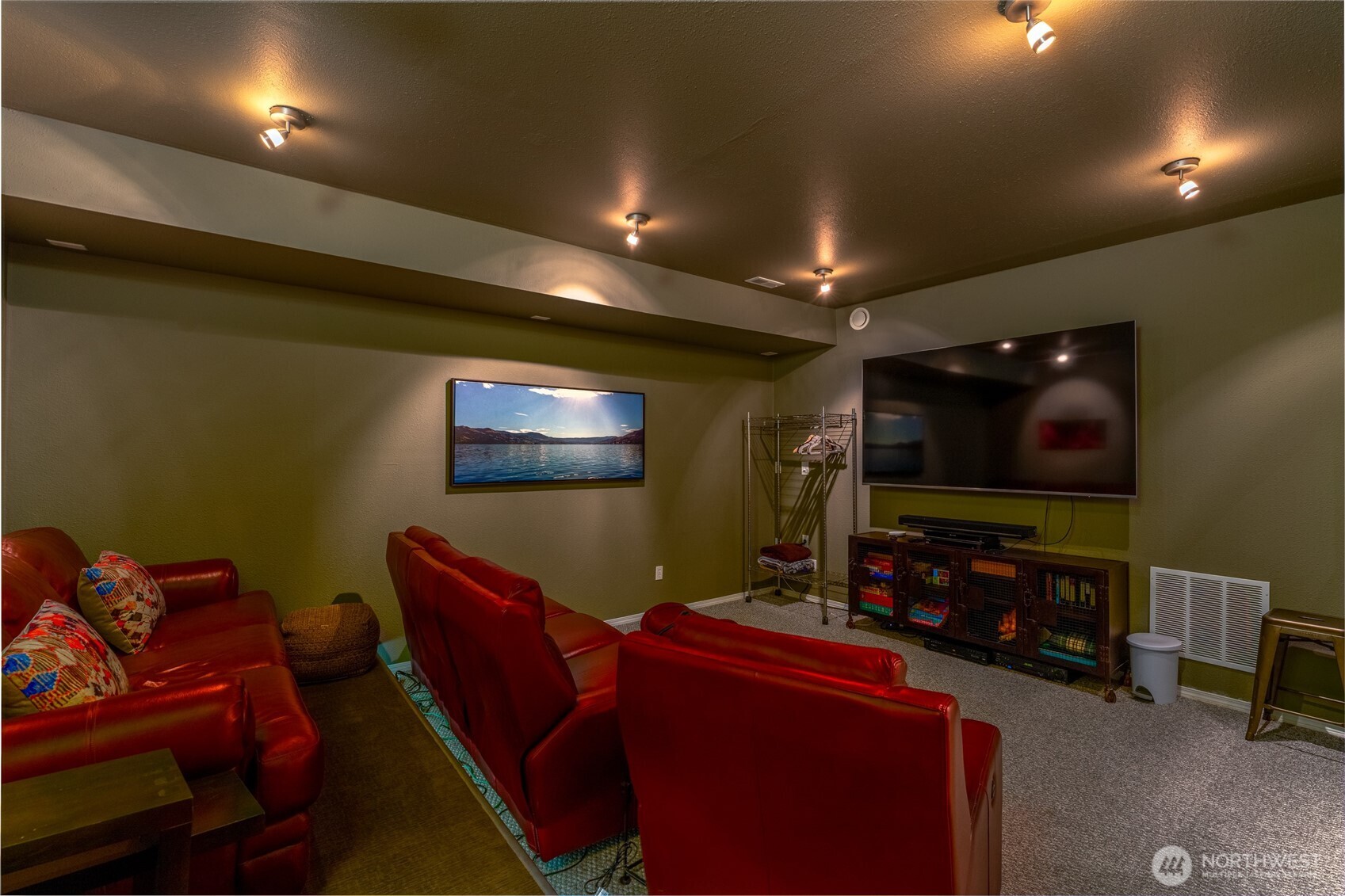 Manson, Washington, 98831, United States, 5 Bedrooms Bedrooms, ,7 BathroomsBathrooms,Residential,Active,2034662