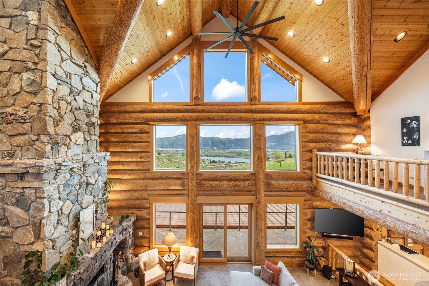 Manson, Washington, 98831, United States, 5 Bedrooms Bedrooms, ,7 BathroomsBathrooms,Residential,Active,2034662