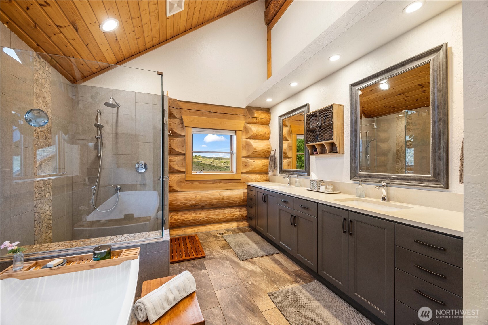 Manson, Washington, 98831, United States, 5 Bedrooms Bedrooms, ,7 BathroomsBathrooms,Residential,Active,2034662