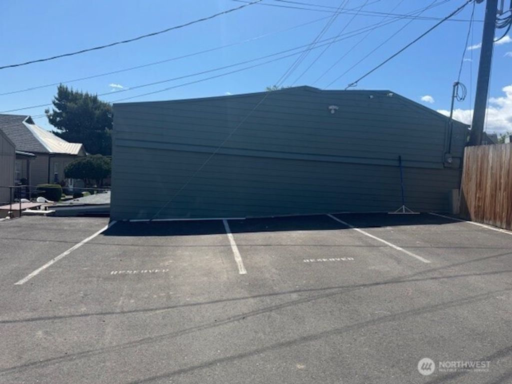 Photo of 126 N Chelan Ave Ave, Wenatchee, WA 98801 (MLS # 2478968)