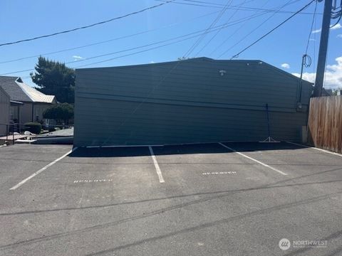 Photo of 126 N Chelan Ave Ave, Wenatchee, WA 98801 (MLS # 2478968)