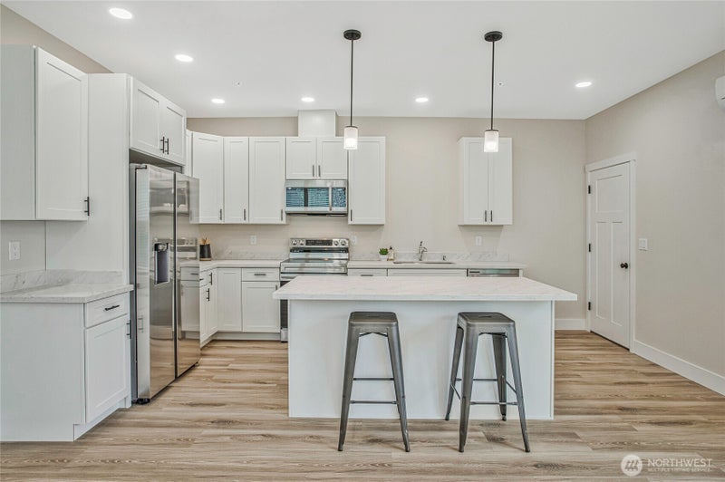 1402 E 51st Street