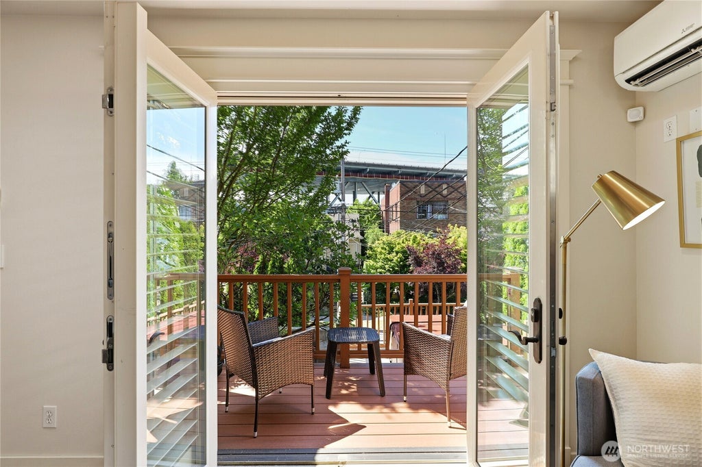 Photo of 3128 Franklin Avenue E #B, Seattle, WA 98102 (MLS # 2594672)